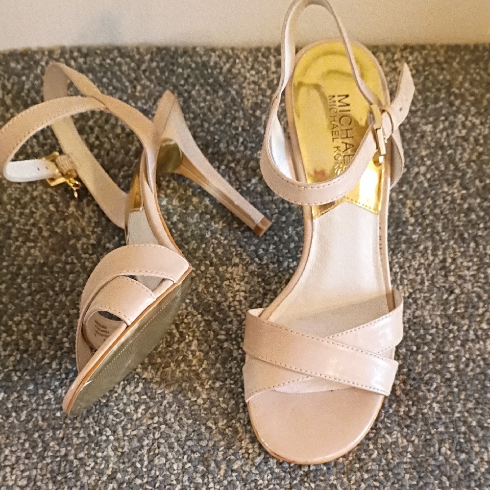 Elegant Beige Strappy Heels - Picture 3 of 8